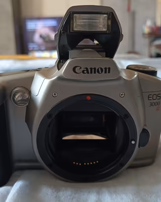 Canon EOS 3000n solo corpo