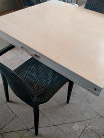 Tavolo da Carta parati Grande di legno 