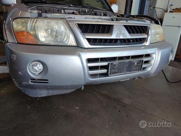 Paraurti anteriore MITSUBISHI PAJERO del 2005