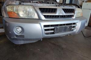 Paraurti anteriore MITSUBISHI PAJERO del 2005