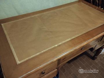 Antiquariato scrivania ciliegio.