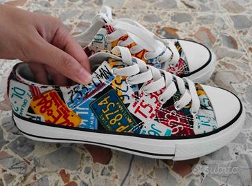 Scarpe di tela da unisex indossate solo una volta.