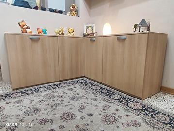 mobile angolare con mensole