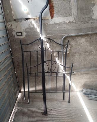 Struttura letto singolo in ferro