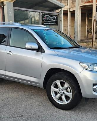 Toyota RAV 4 2.2 D-4D 150 CV Lounge (4x4)