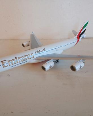 Airbus A340-500 Emirates Scala 1:200