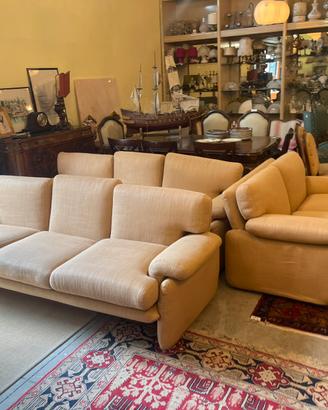 3  divani (2 da tre posti e 1 da 2 posti 300€ cad