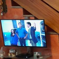 Supporto a muro per televisione