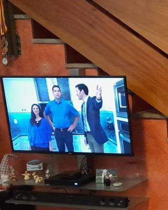 Supporto a muro per televisione