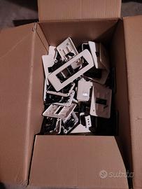 Prese, placche, frutt, interruttori e pulsanti