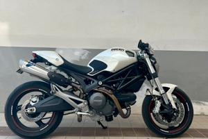 Ducati mo ster 696 plus