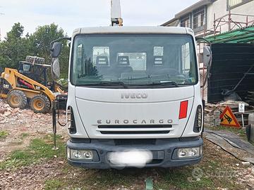 Iveco con gru e ribaltabile trilaterale