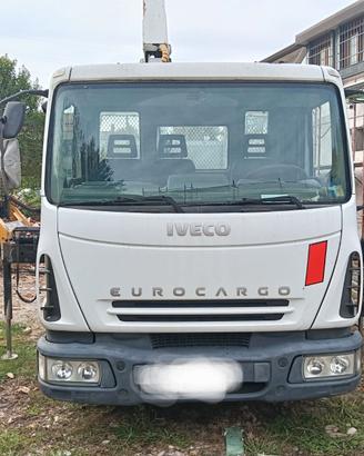 Iveco con gru e ribaltabile trilaterale