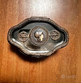 Antica scatola in ottone con piccola testa romano