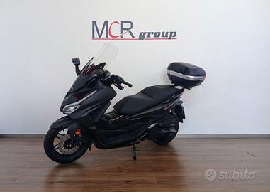 HONDA Forza 350 .