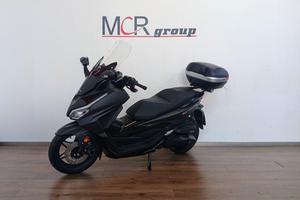 HONDA Forza 350 .