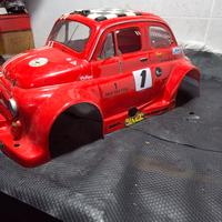 Carrozzeria Fiat 500 Abarth monta su auto 1/8