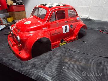 Carrozzeria Fiat 500 Abarth monta su auto 1/8