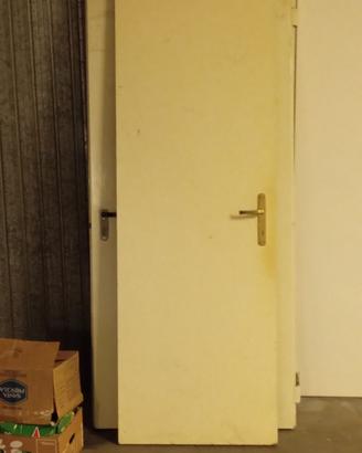 porta tagliafuoco e porta bianca