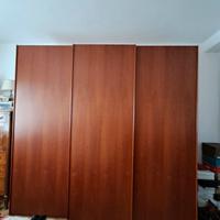 Armadio a tre ante scorrevoli