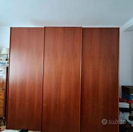 Armadio a tre ante scorrevoli