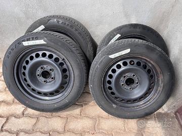 Cerchioni in lamiera con gomme invernali