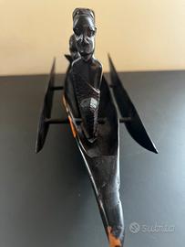 Scultura ebano canoa africana