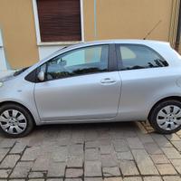 Toyota Yaris 13 Navi automatica - 3 p.