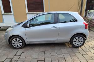 Toyota Yaris 13 Navi automatica - 3 p.