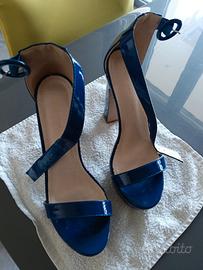 sandali blu nuovi