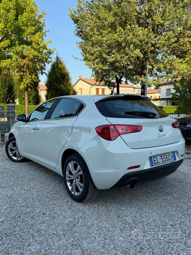 Alfa Romeo Giulietta 2011 photo 2