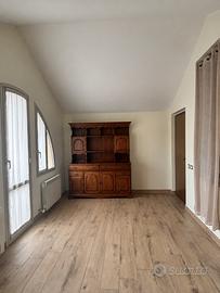 Credenza in legno massello in stile classico