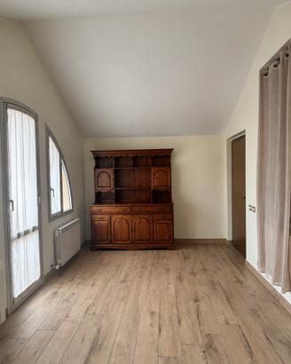 Credenza in legno massello in stile classico
