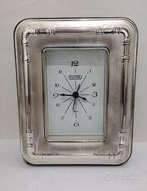 Elegante orologio da tavolo con cornice in argento