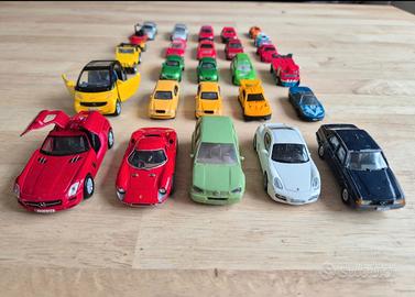 Lotto 25 macchinine Mercedes Golf Porsche Alfa