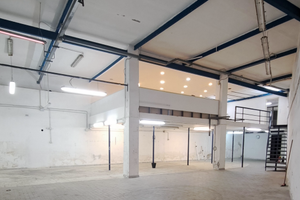 Ampio locale C3 Napoli corso Malta