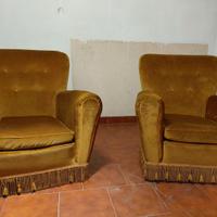 Coppia di poltrone classiche