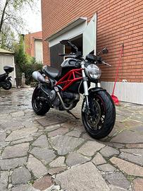 Ducati Monster 796