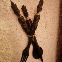Due Set di Posate Africane in Legno Intagliato