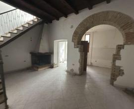Pirri. Indipendente con cortile esclusivo