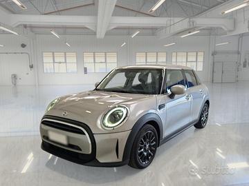 MINI COOPER CLASSIC AUTO 5 PORTE BERLINA