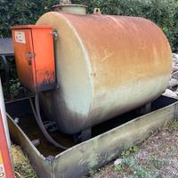 Vasca con pompa  per rifornimento gasolio o altro