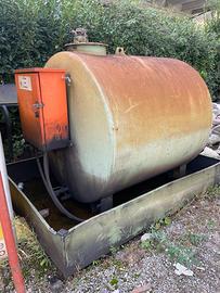 Vasca con pompa  per rifornimento gasolio o altro