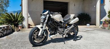 Ducati Monster 696