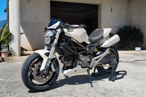 Ducati Monster 696