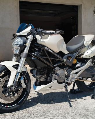 Ducati Monster 696
