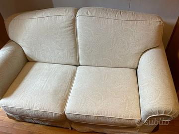 Divano marca Poltrone e Sofa bianco