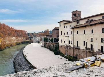 Attività / Licenza di 94 m² con 4 locali a Roma