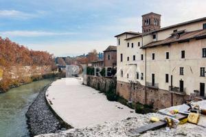 Attività / Licenza di 94 m² con 4 locali a Roma