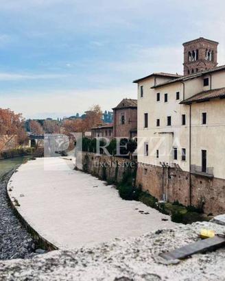Attività / Licenza di 94 m² con 4 locali a Roma